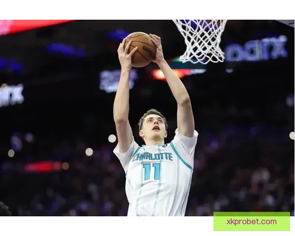 古德温倒地拼抢遭卡尔克布伦纳压伤 伤后返回更衣室接受治疗