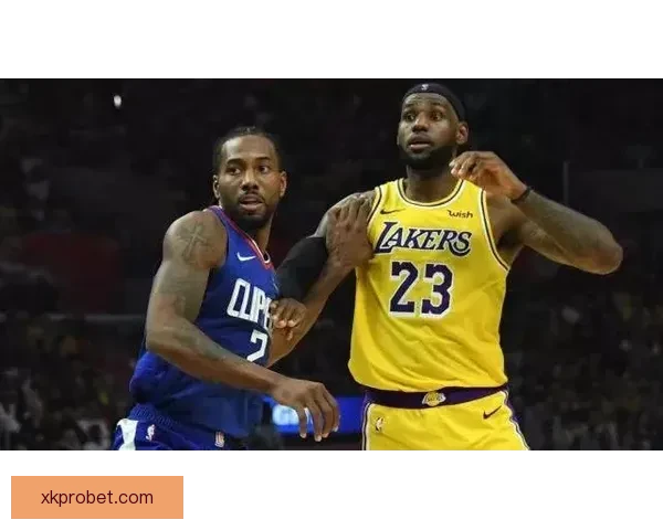 古德温倒地拼抢遭卡尔克布伦纳压伤 伤后返回更衣室接受治疗